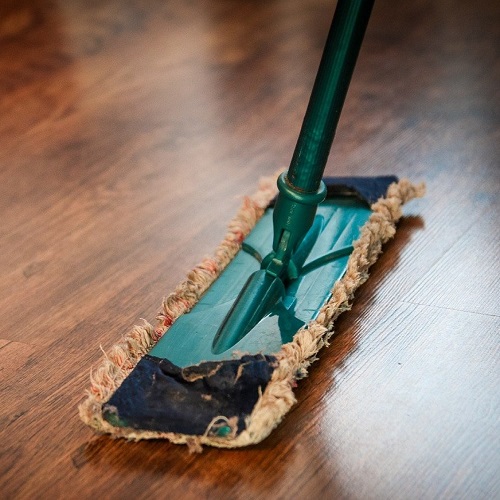 Como limpar piso laminado 